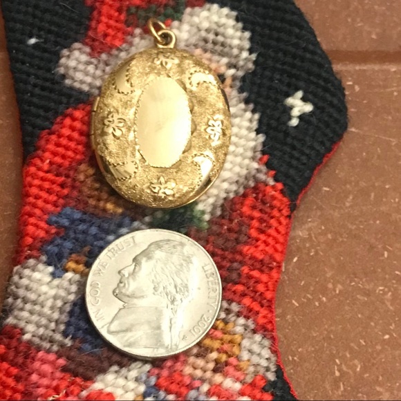 Vintage Gold Locket - Picture 4 of 5